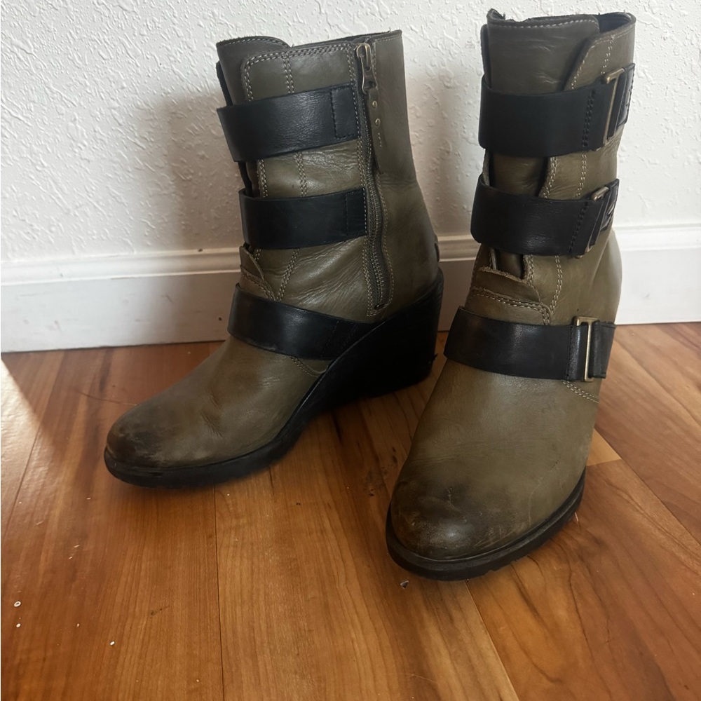 Sorel After Hours wedge boots